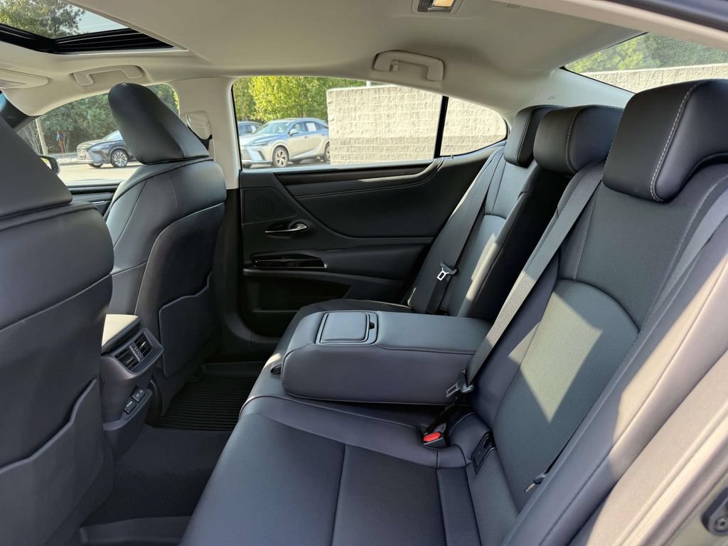 Used 2025 Lexus ES 350 w/ Premium Package FWD image 14