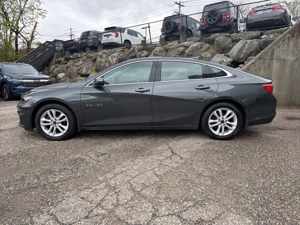 Used 2018 Chevrolet Malibu LT FWD image 2