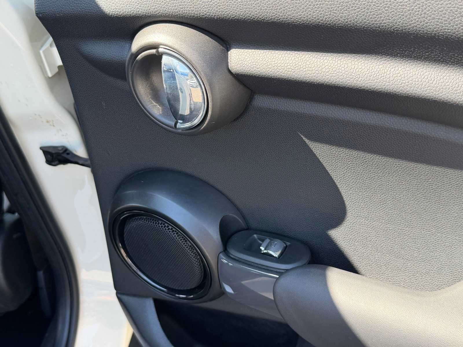 Used 2018 MINI Cooper 4-Door Hardtop FWD image 26