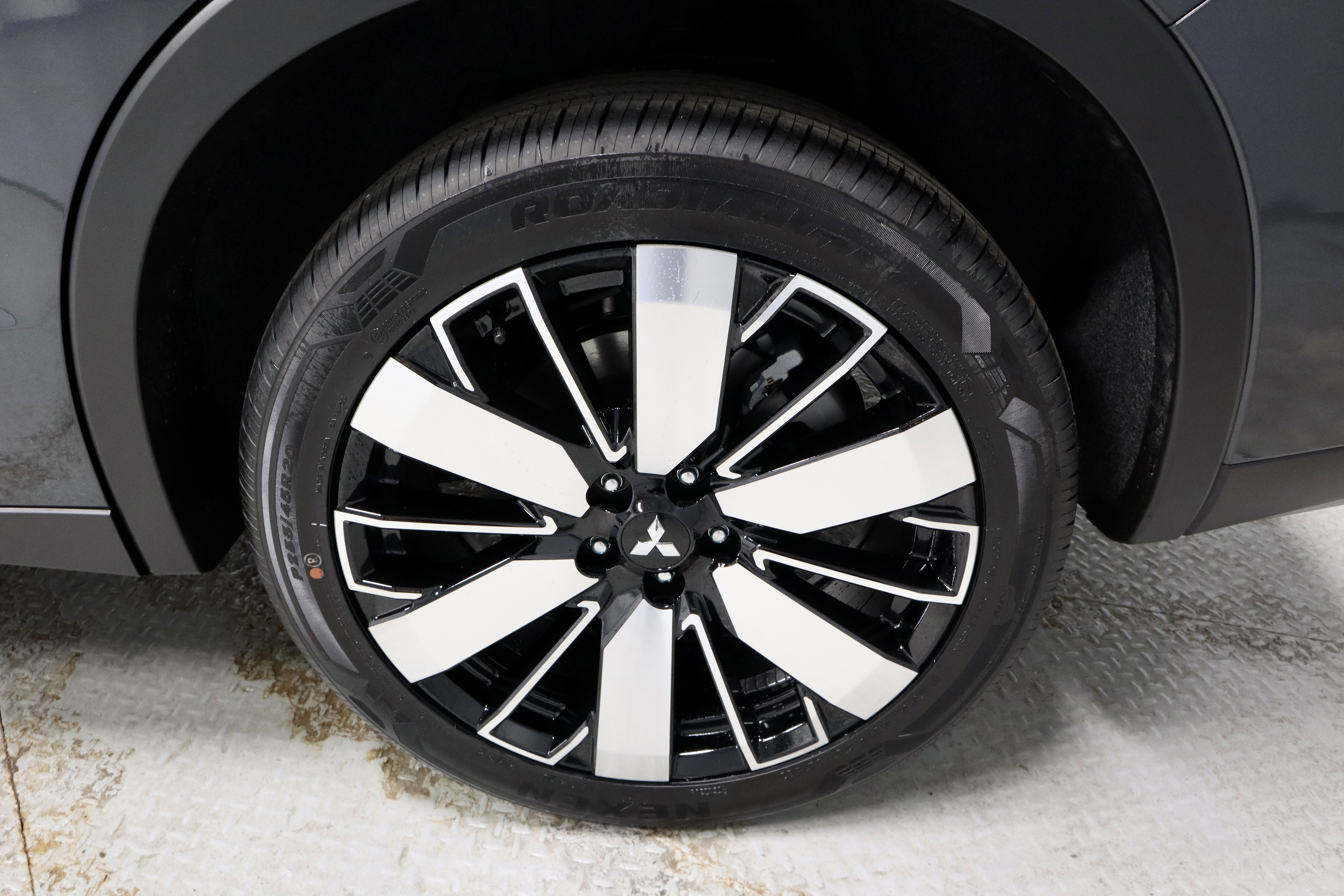 New 2026 Mitsubishi Outlander SE image 38