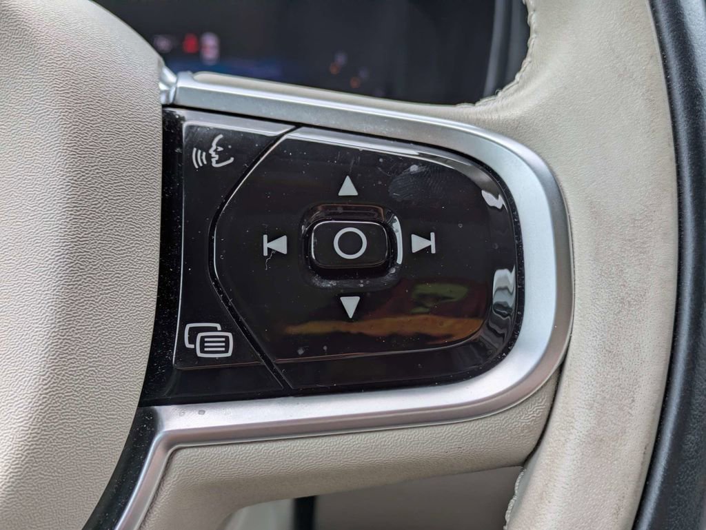 Certified 2024 Volvo XC60 B5 Plus w/ Protection Package Premier AWD/4WD image 34