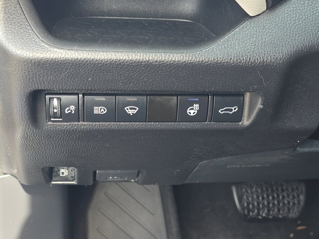 Used 2021 Toyota RAV4 XLE Premium AWD/4WD image 26