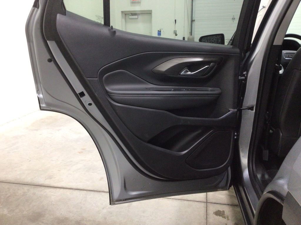 Used 2024 GMC Terrain SLT image 24