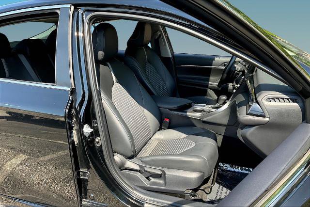 Used 2024 Toyota Camry SE w/ Convenience Package FWD image 28