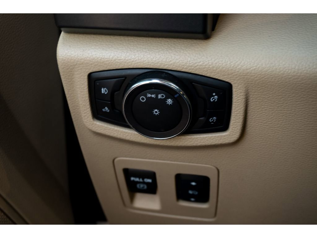 Used 2018 Ford F150 XLT w/ Equipment Group 302A Luxury AWD/4WD image 29