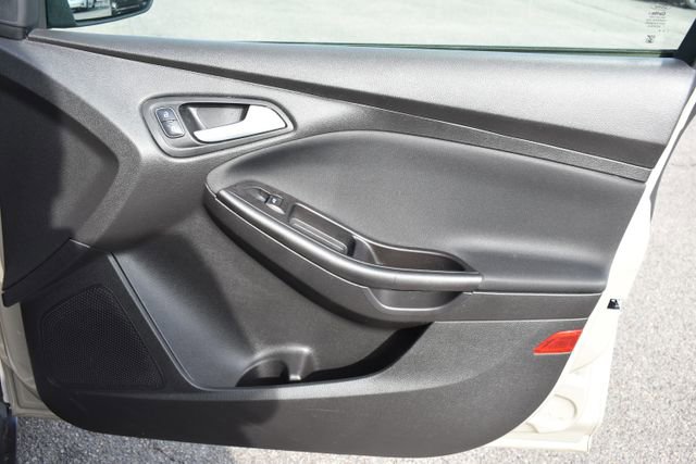 Used 2017 Ford Focus SE FWD image 36