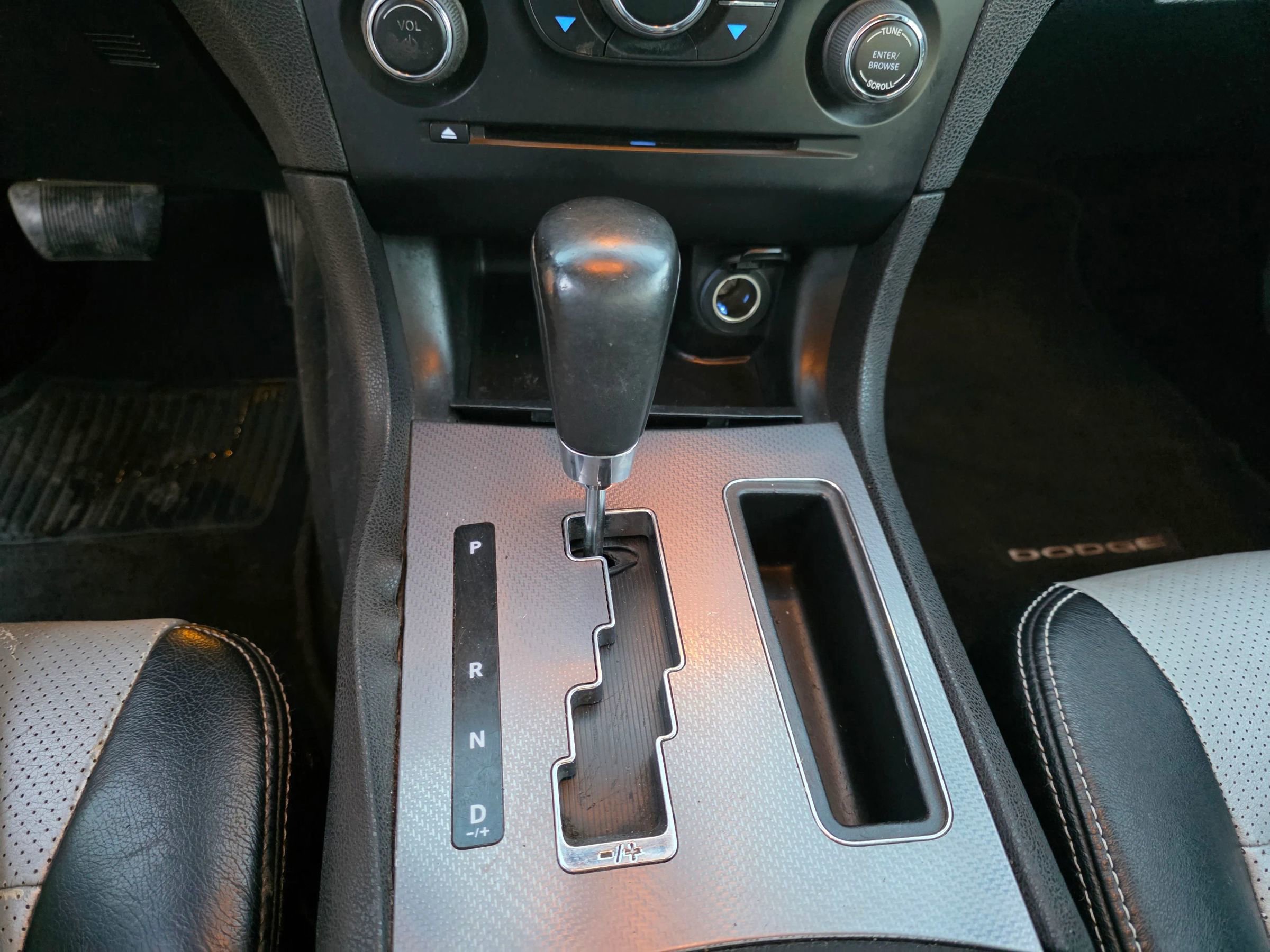 Used 2014 Dodge Charger SE w/ Sport Appearance Group image 14