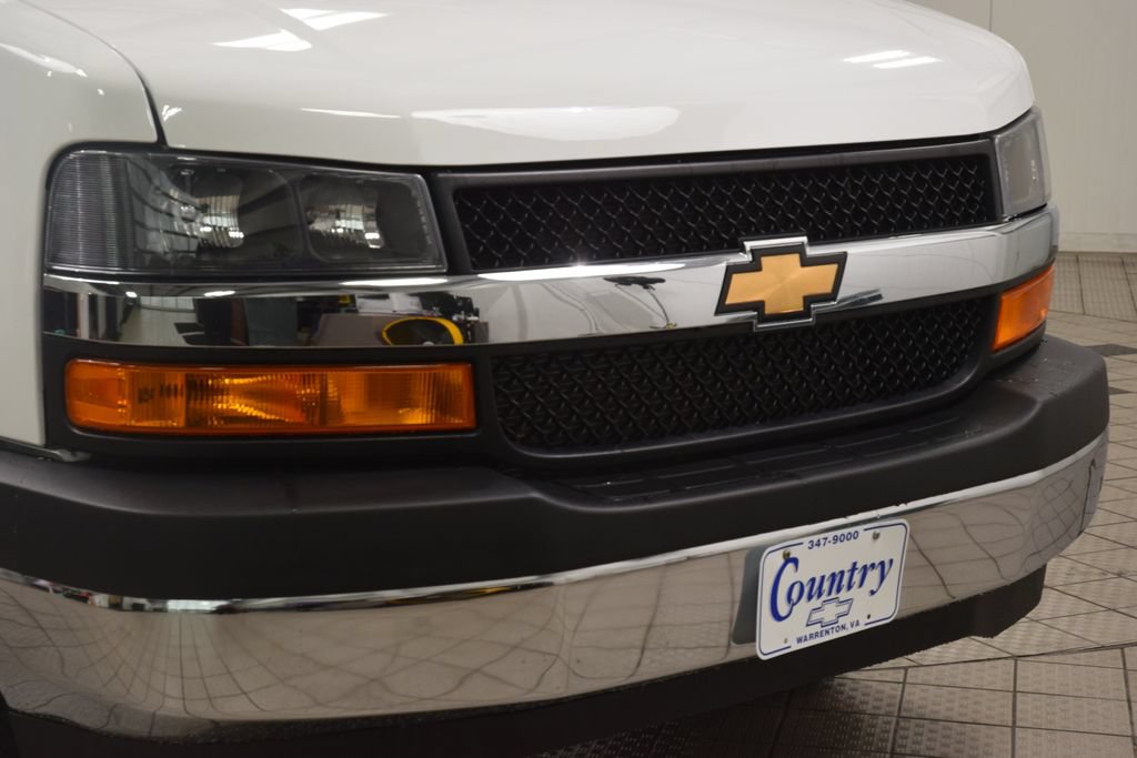 Used 2024 Chevrolet Express 3500 LT w/ LT Preferred Equipment Group RWD image 8