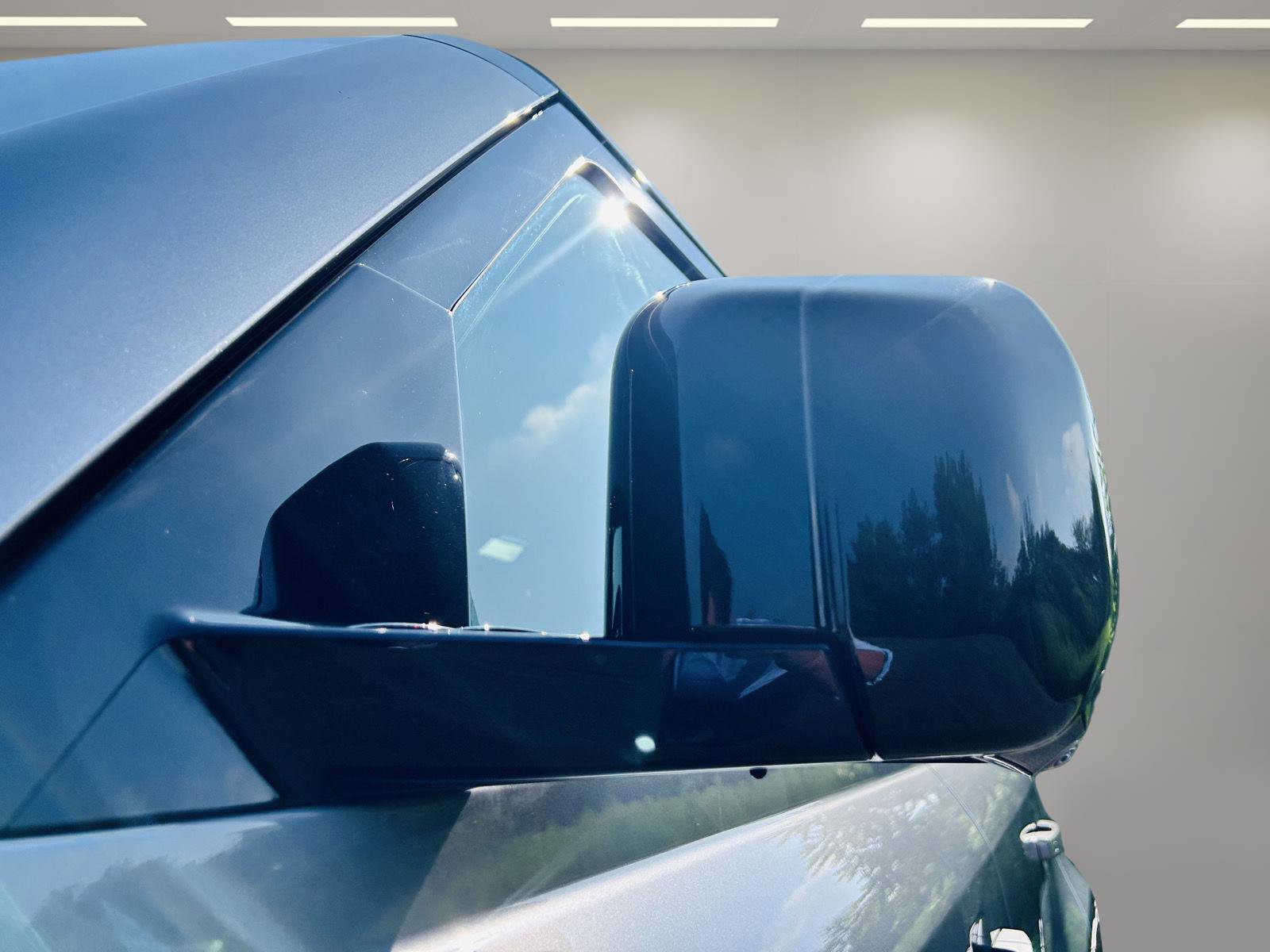 Used 2020 Land Rover Defender 110 HSE image 25