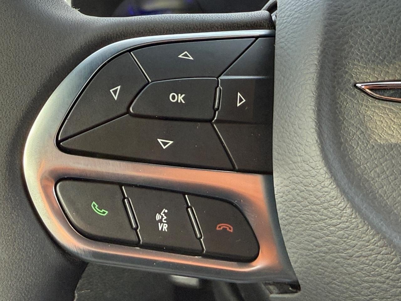 New 2026 Chrysler Pacifica Select FWD image 10
