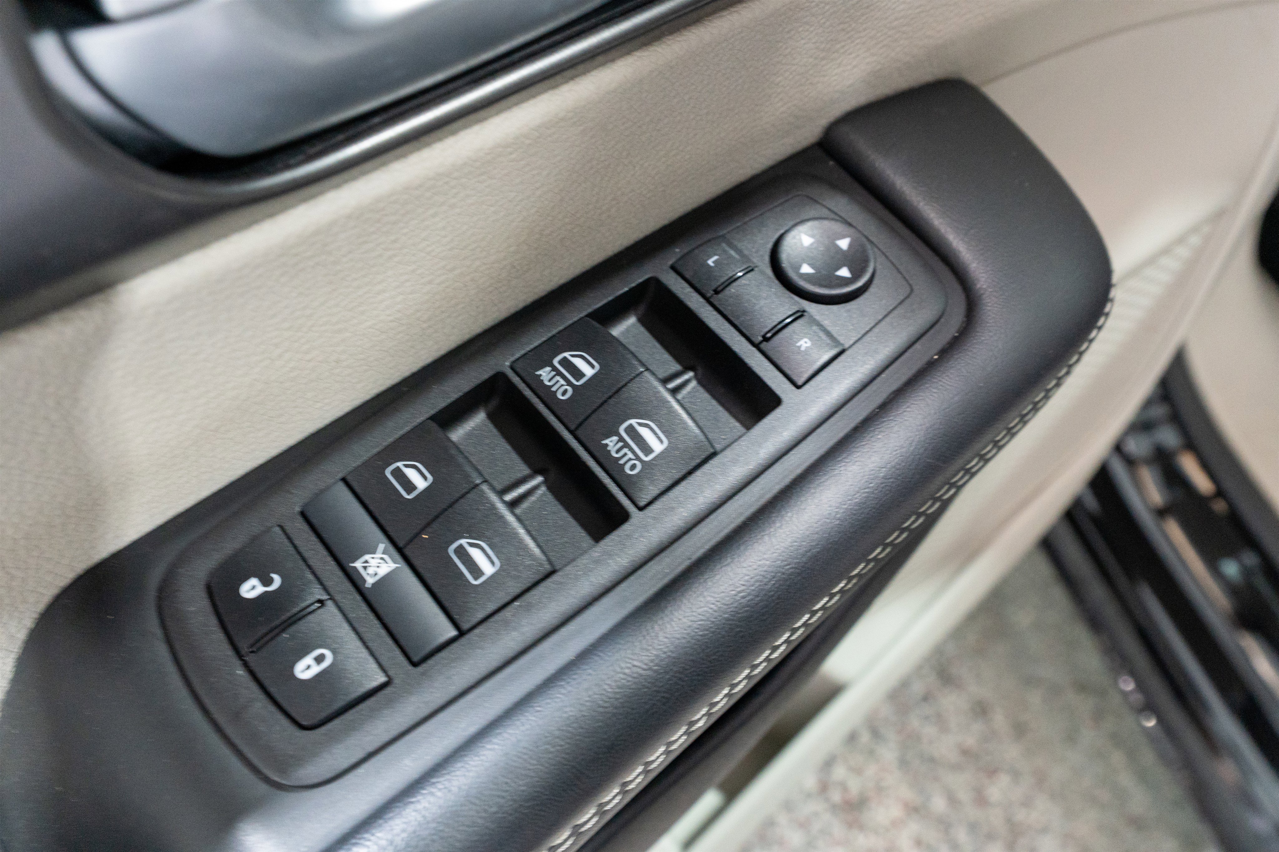 Used 2024 Chrysler Pacifica Touring-L image 15