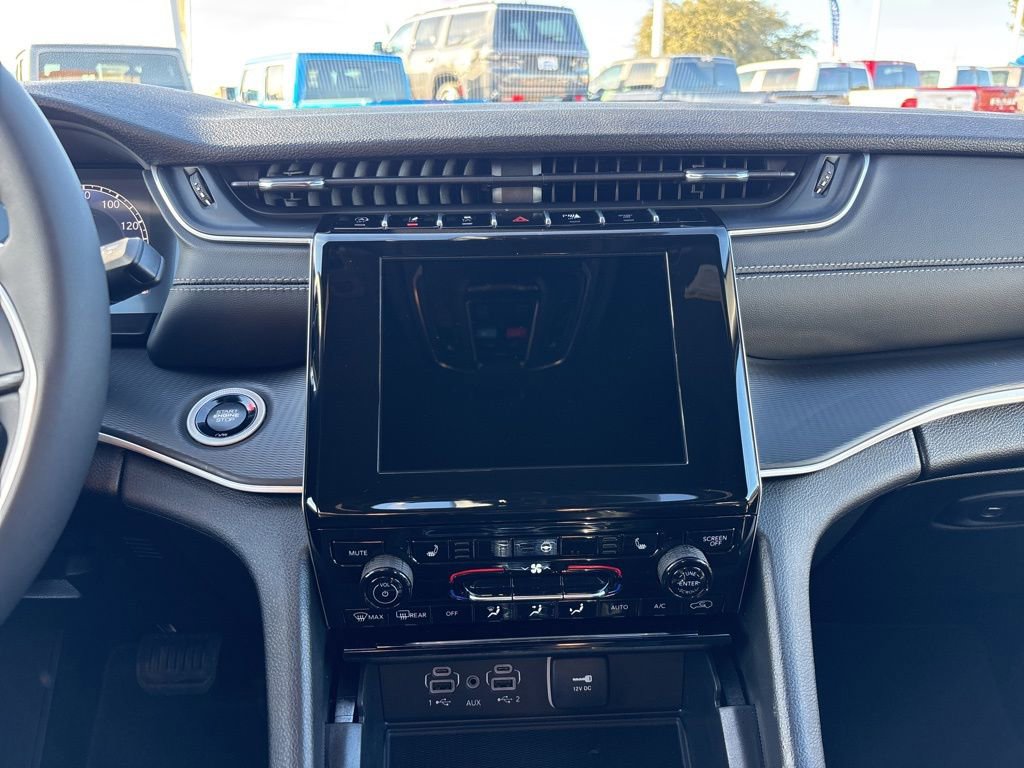 New 2025 Jeep Grand Cherokee L Altitude image 32