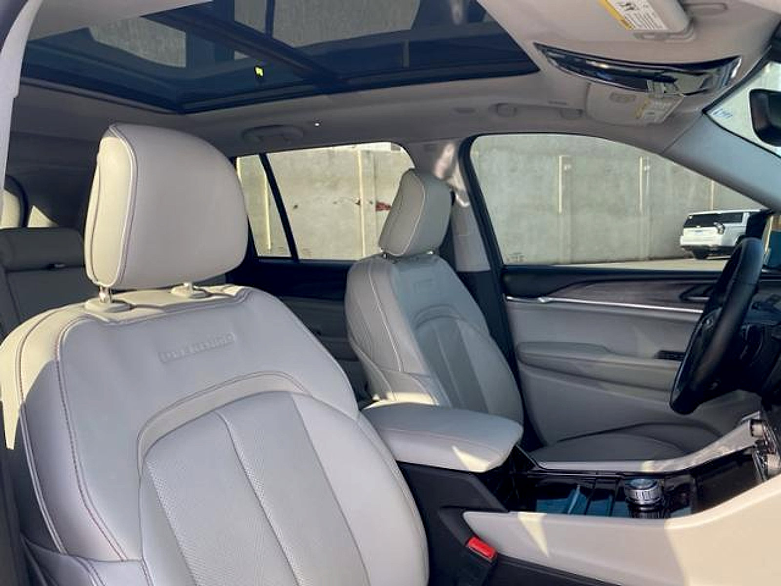 Used 2022 Jeep Grand Cherokee Overland RWD image 20