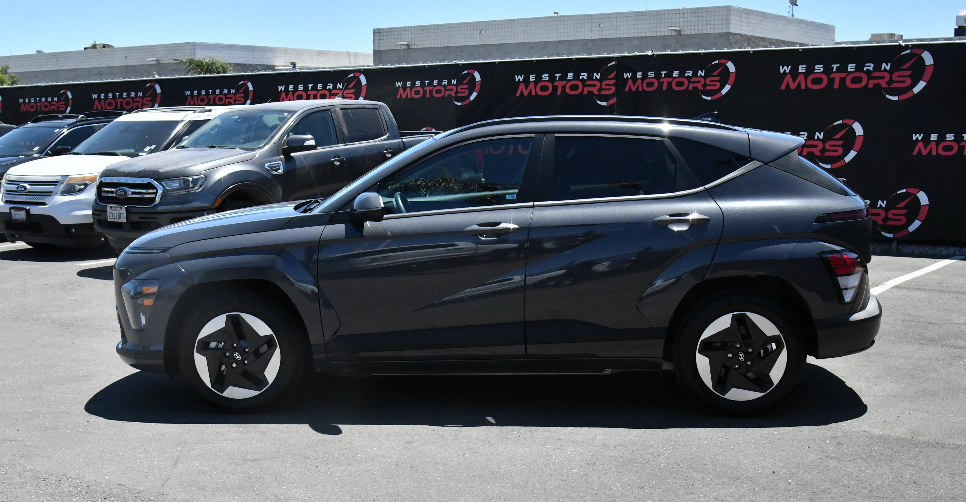 Used 2024 Hyundai Kona SEL FWD image 4