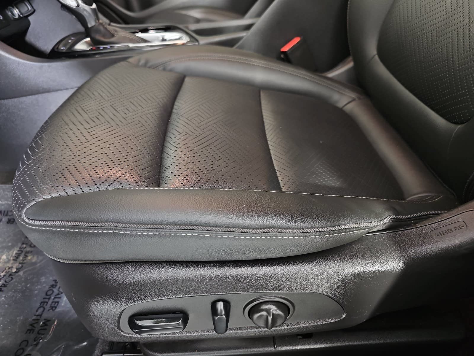 Used 2023 Buick Encore GX Essence w/ Experience Buick Package FWD image 27