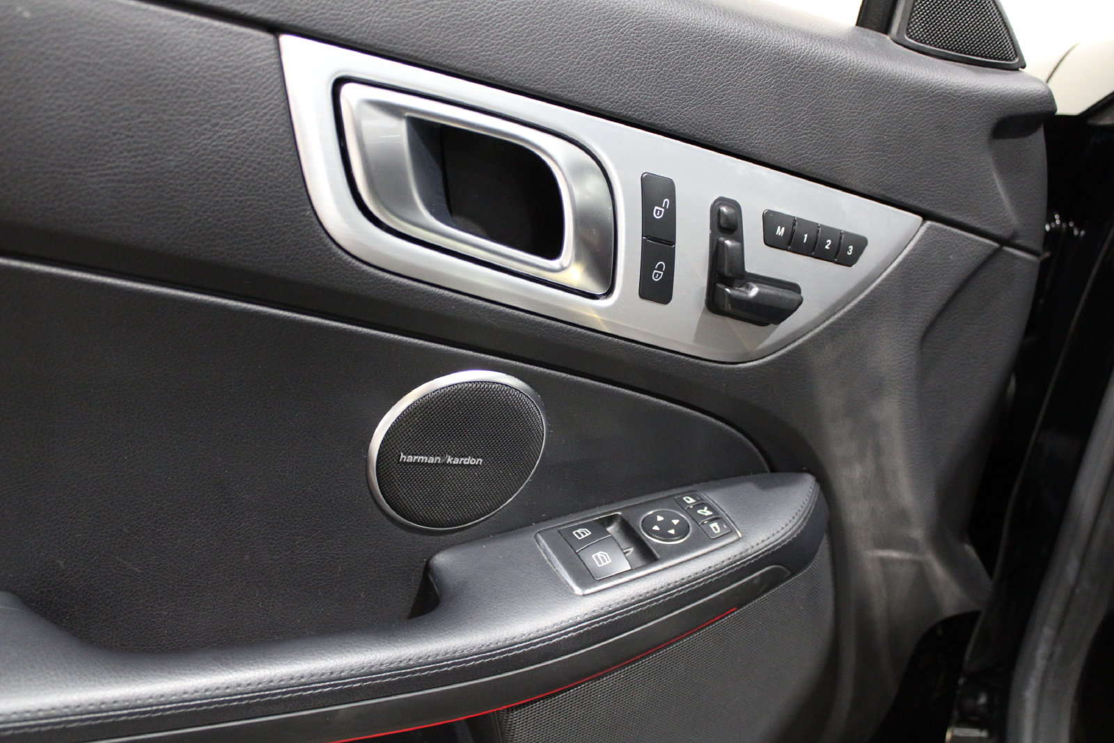 Used 2015 Mercedes-Benz SLK 250 image 23