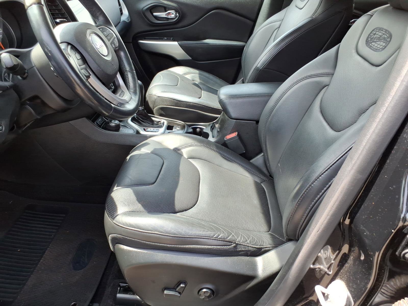 Used 2018 Jeep Cherokee Overland w/ Technology Group image 13