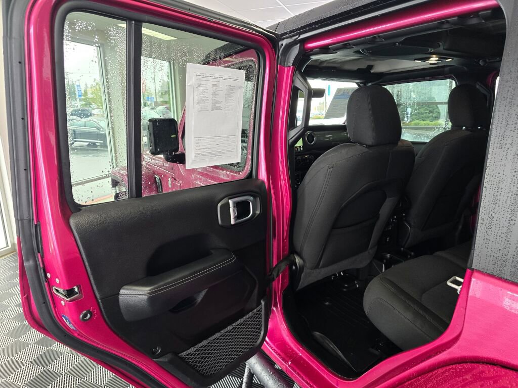 Used 2022 Jeep Wrangler Unlimited Sahara image 35