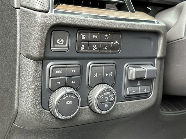 Used 2025 Chevrolet Suburban High Country w/ Sun And Tow Package image 27