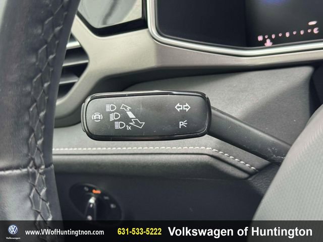 Certified 2025 Volkswagen Taos SE w/ Taos Adventure Package (SXB) image 22