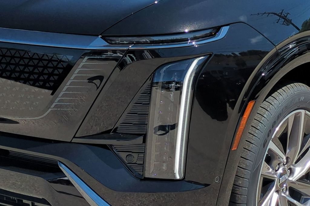 New 2026 Cadillac Vistiq Luxury w/ LPO, Floor Liner Package AWD/4WD image 18
