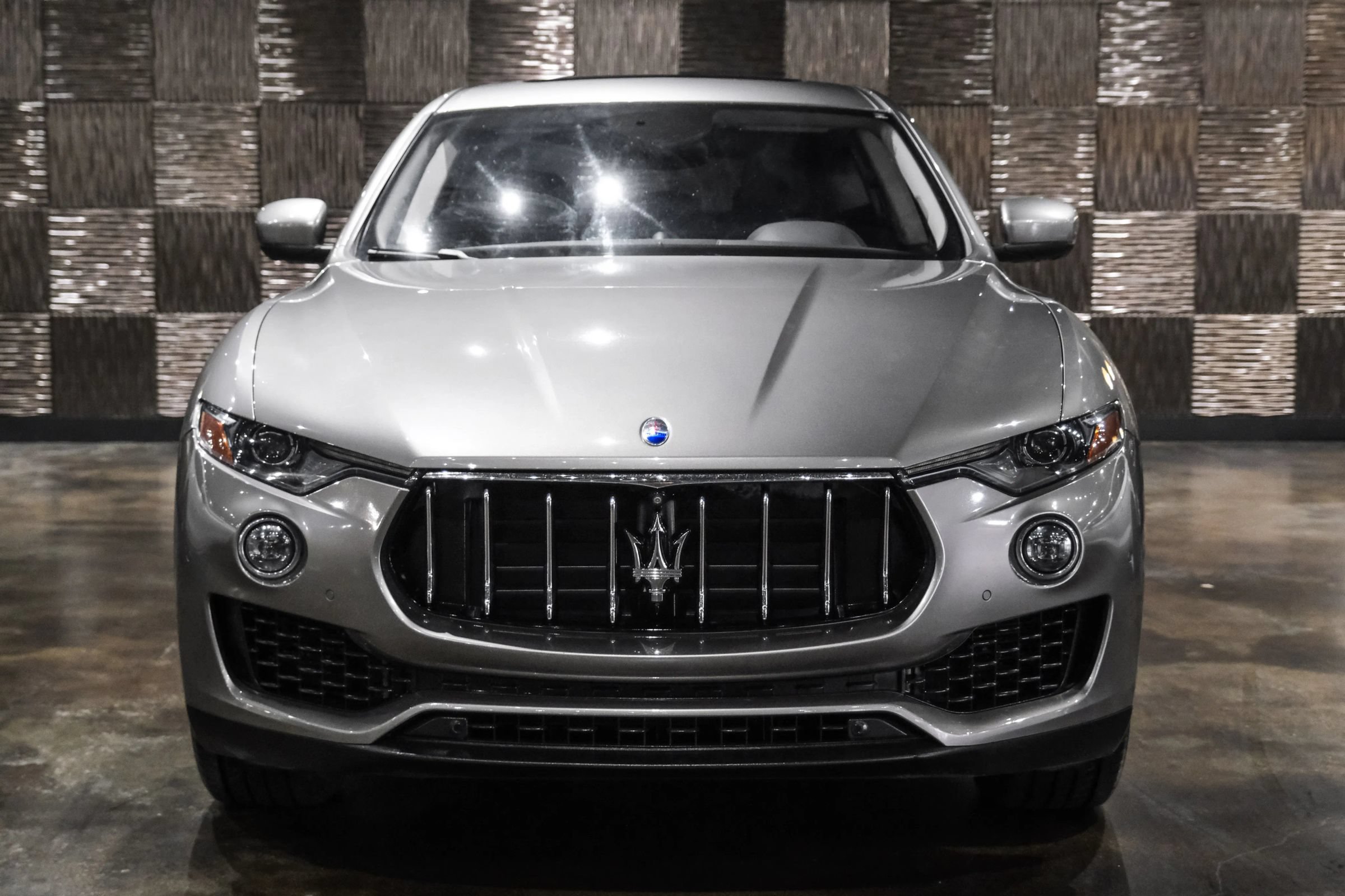 Used 2017 Maserati Levante AWD/4WD image 5