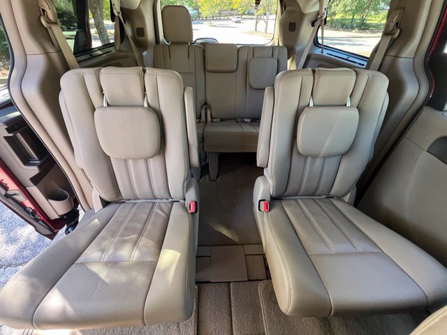Used 2015 Chrysler Town & Country Touring-L w/ Driver Convenience Group FWD image 23