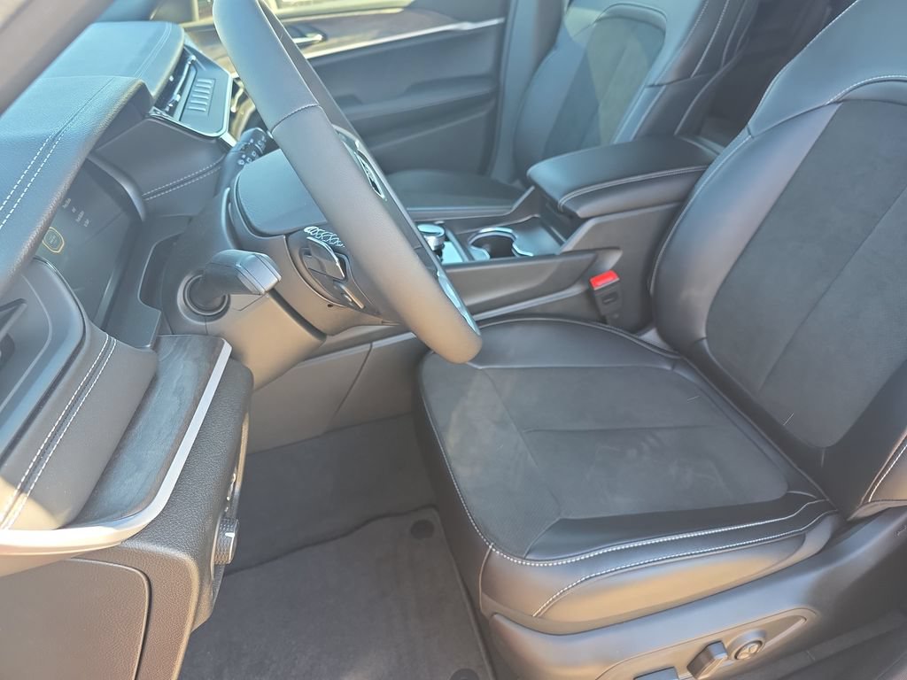 New 2026 Jeep Grand Cherokee Altitude AWD/4WD image 15