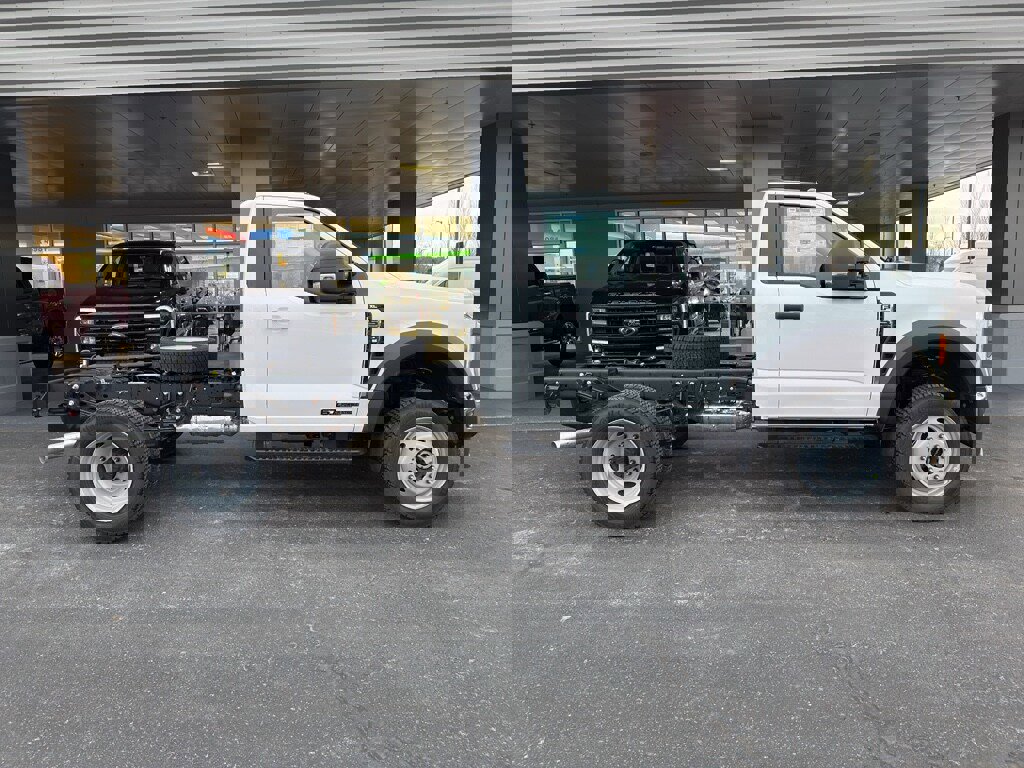 New 2026 Ford F550 4x4 Regular Cab Super Duty image 3