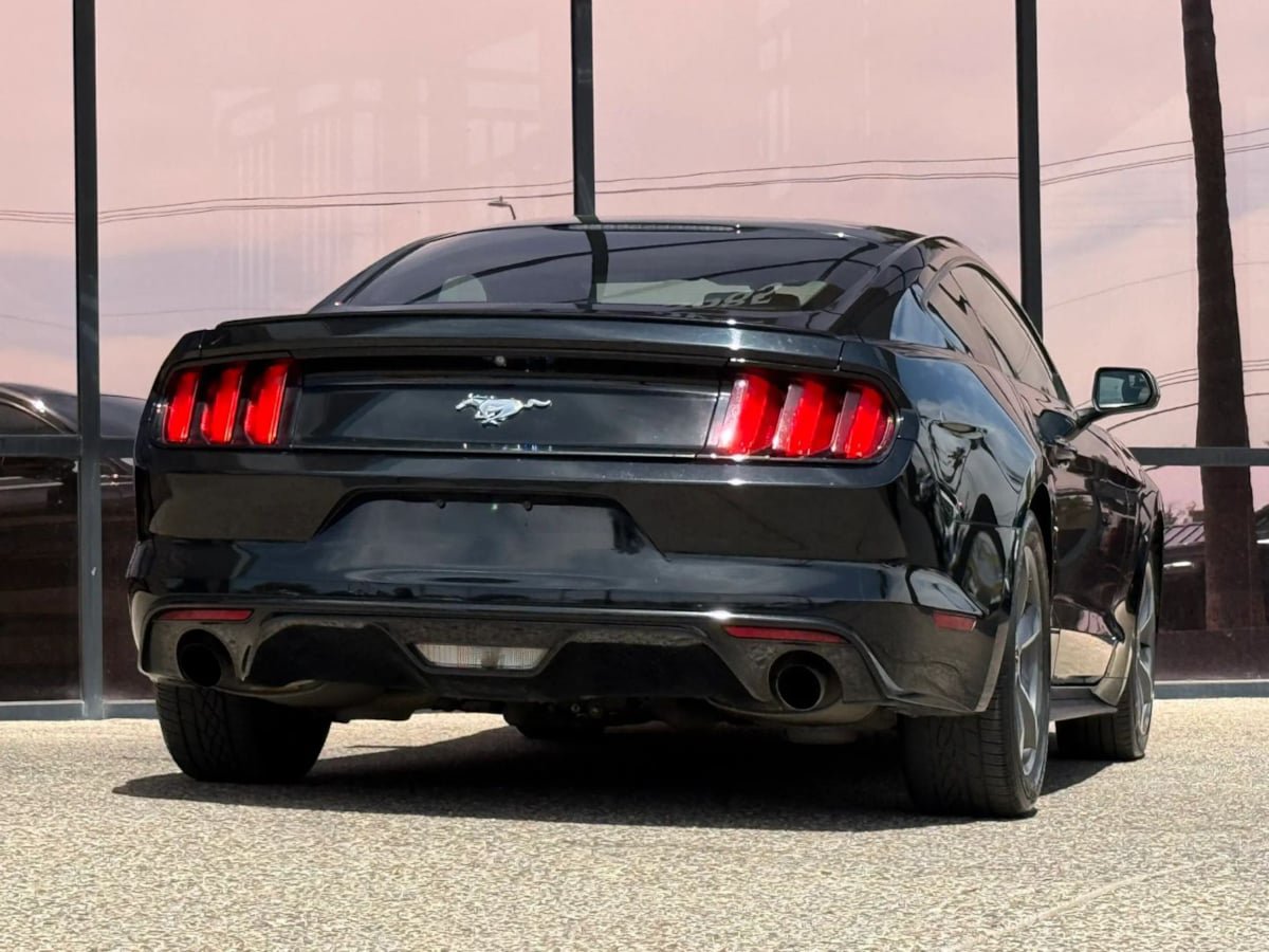 Used 2016 Ford Mustang Coupe RWD image 11