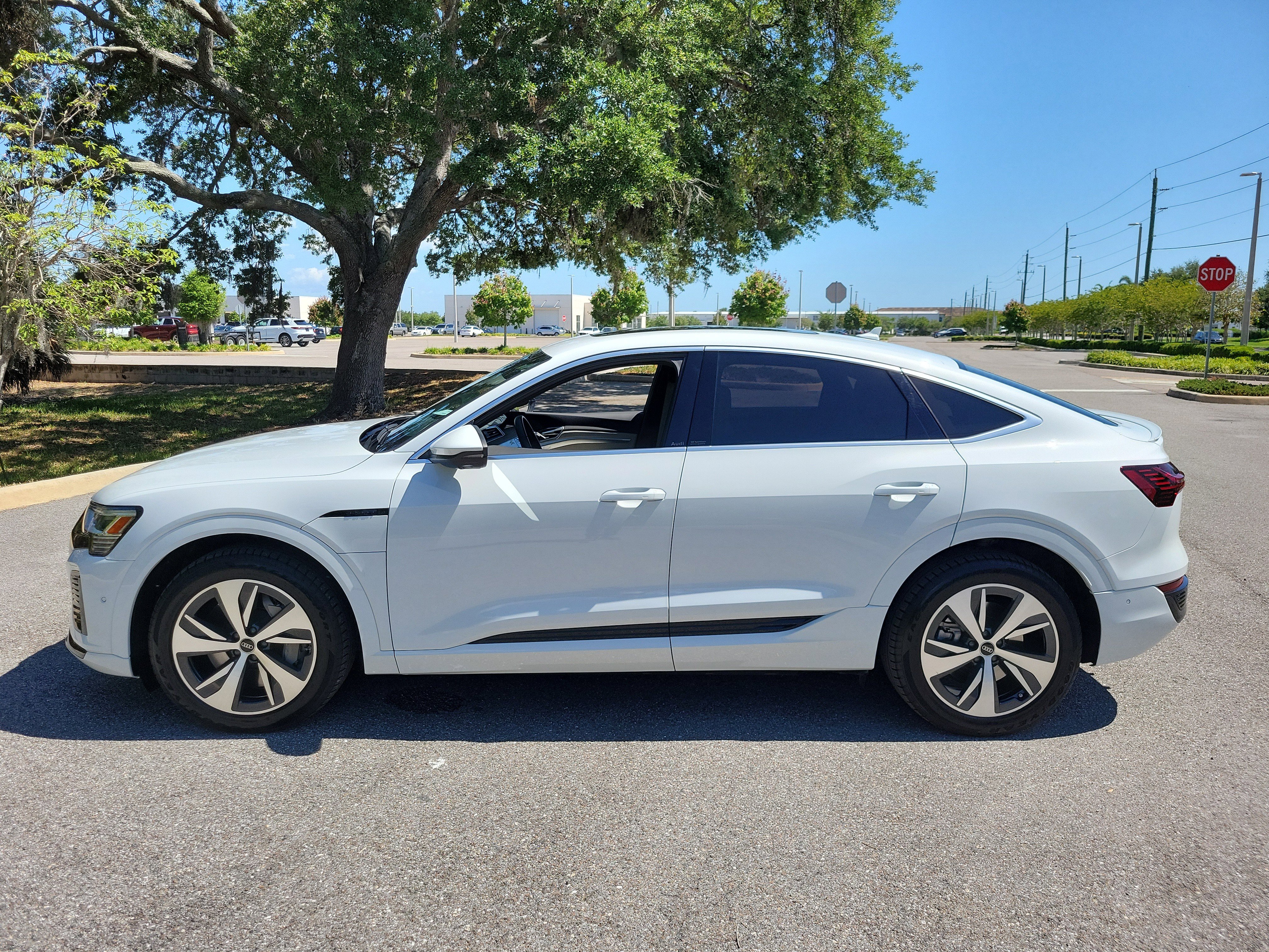 Used 2024 Audi Q8 e-tron Premium Plus w/ Premium Plus Package AWD/4WD image 7