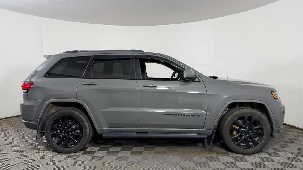 Used 2020 Jeep Grand Cherokee Altitude AWD/4WD image 9