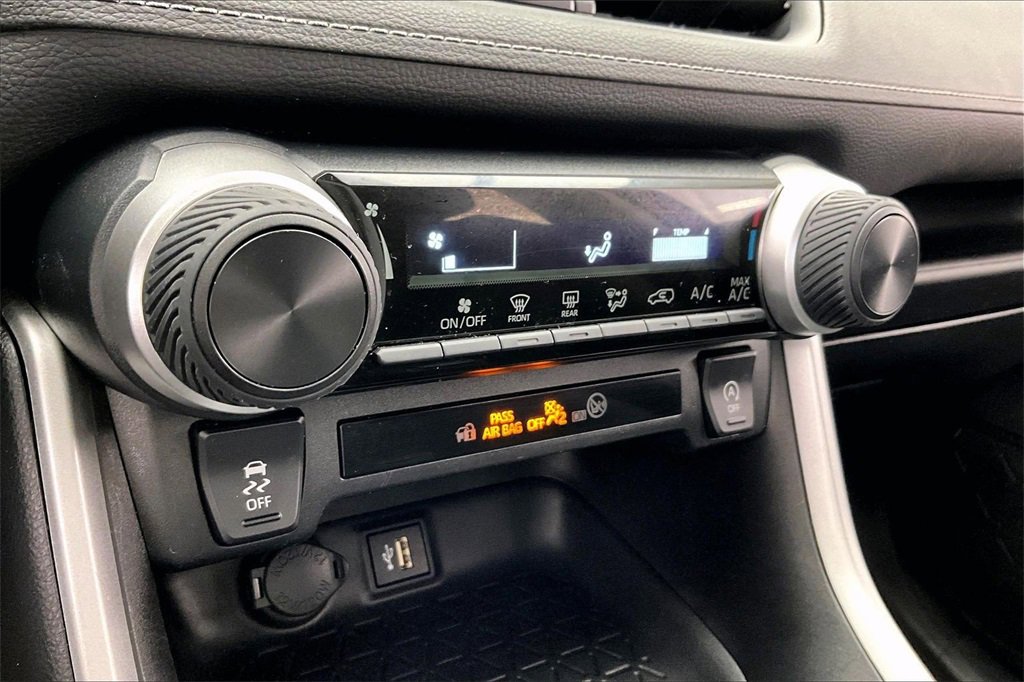 Used 2024 Toyota RAV4 LE image 31