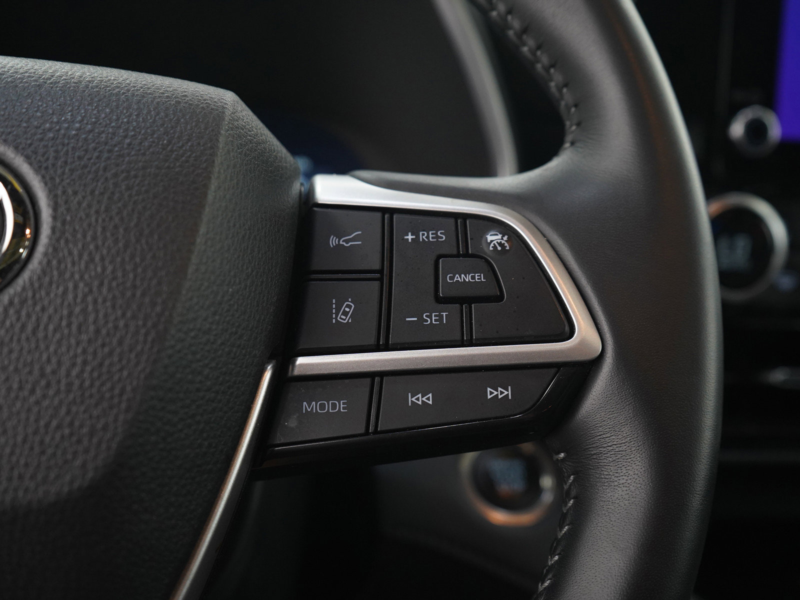 Used 2025 Toyota Highlander XSE AWD/4WD image 28