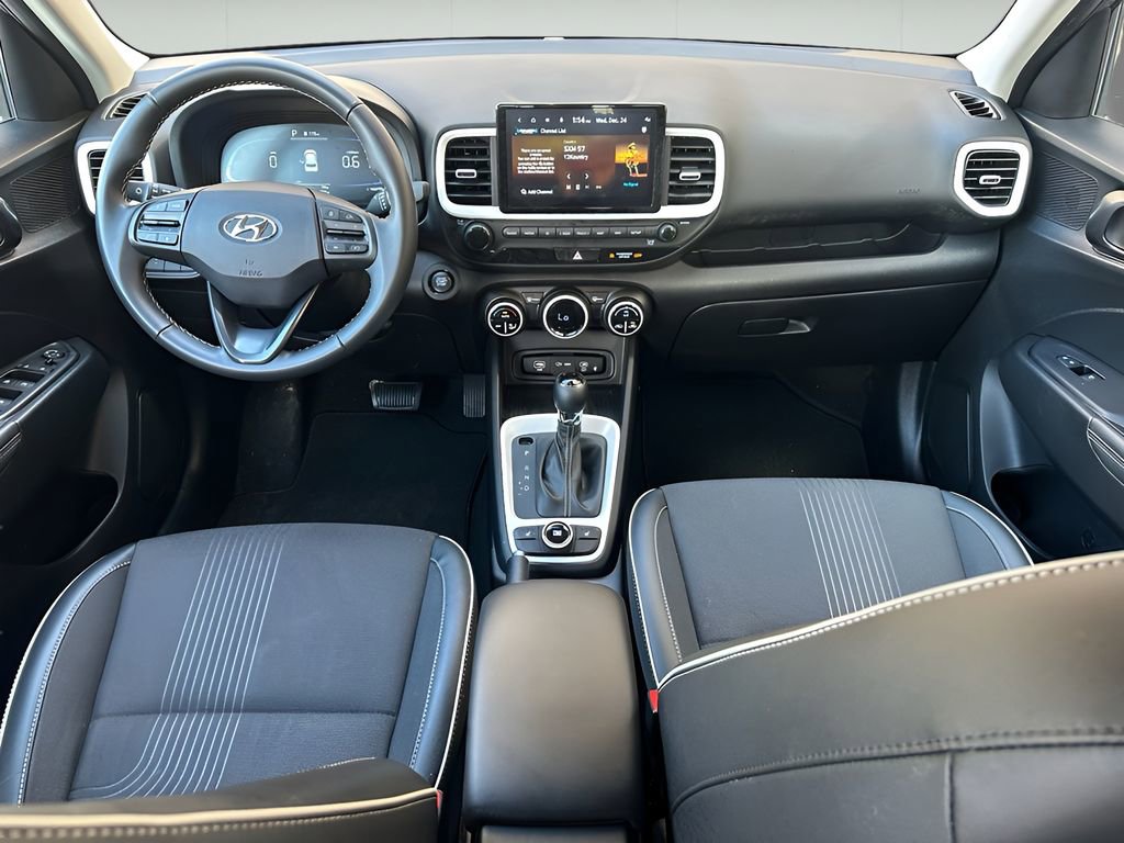 Used 2025 Hyundai Venue Limited image 13