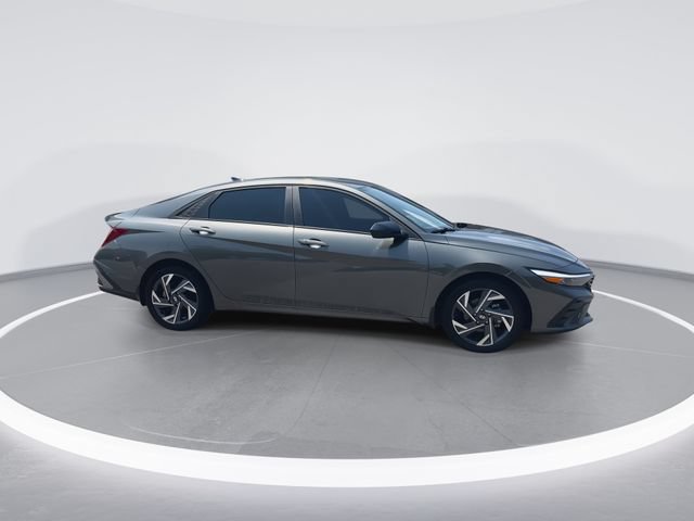Certified 2025 Hyundai Elantra Sport FWD image 9