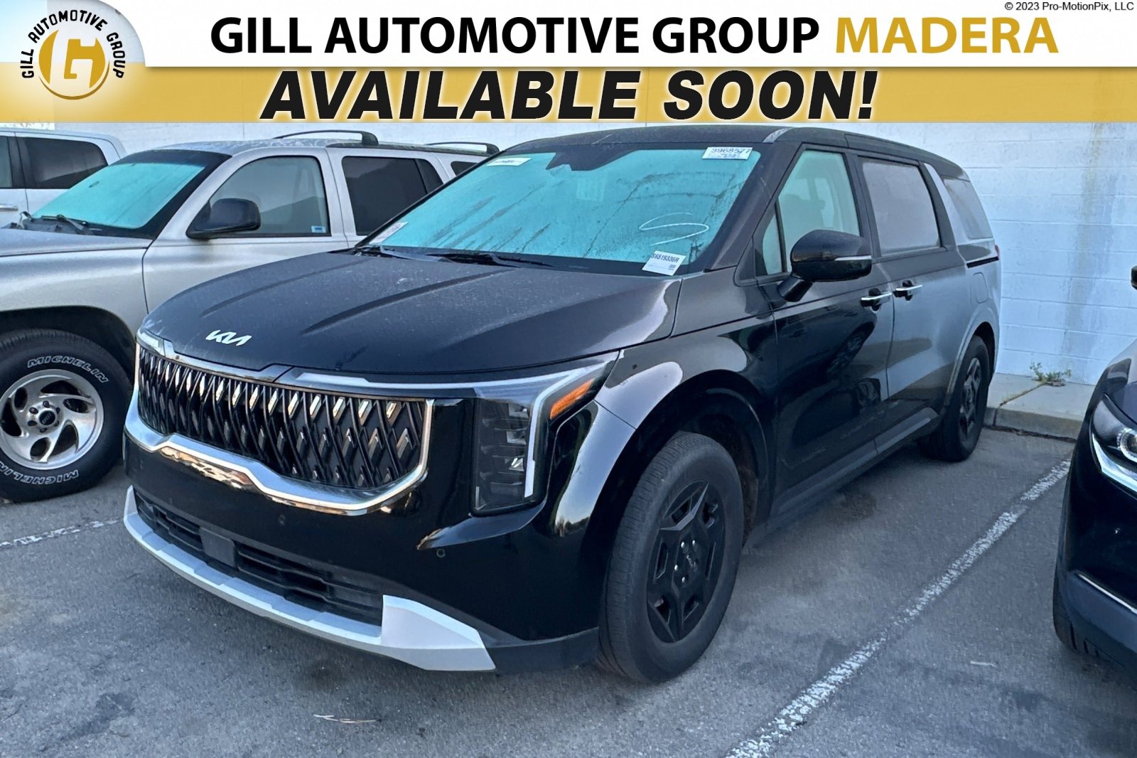 Used 2025 Kia Carnival image 1