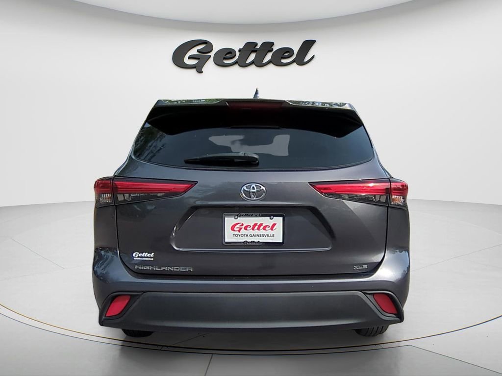 Used 2020 Toyota Highlander XLE FWD image 5