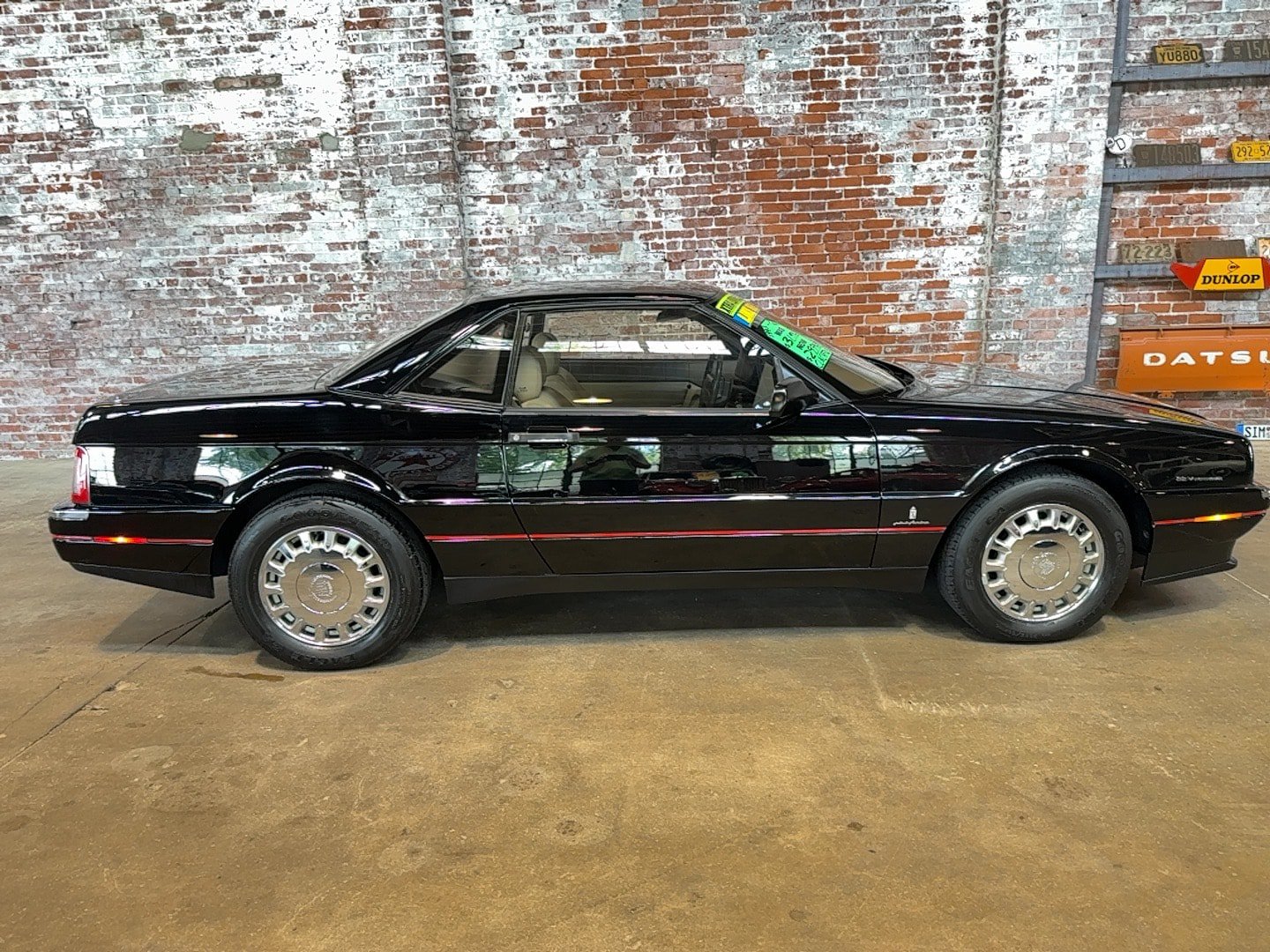 Used 1993 Cadillac Allante FWD image 3