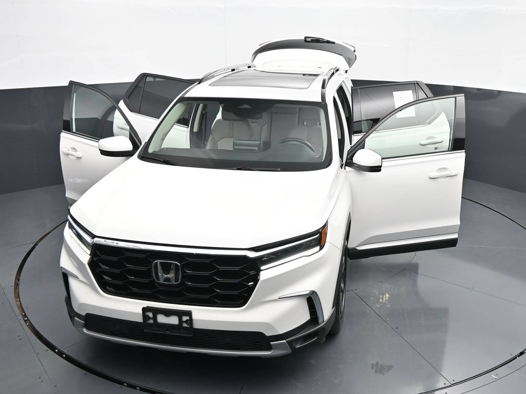 Used 2025 Honda Pilot Touring image 42