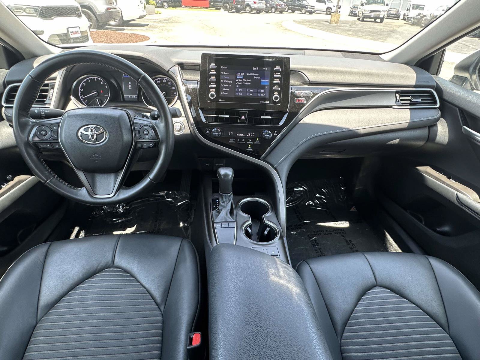 Used 2024 Toyota Camry SE w/ Cold Weather Package FWD image 9