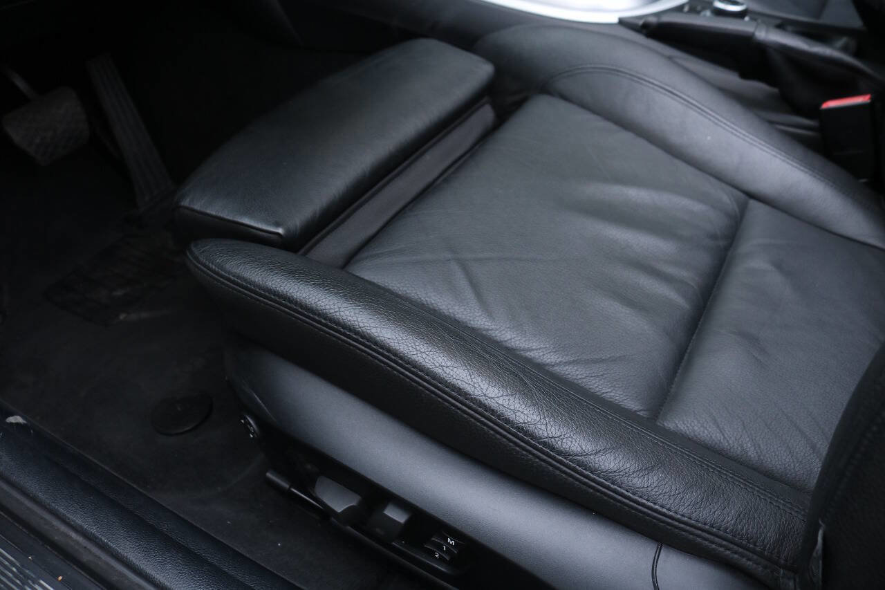 Used 2013 BMW 135i Convertible image 38