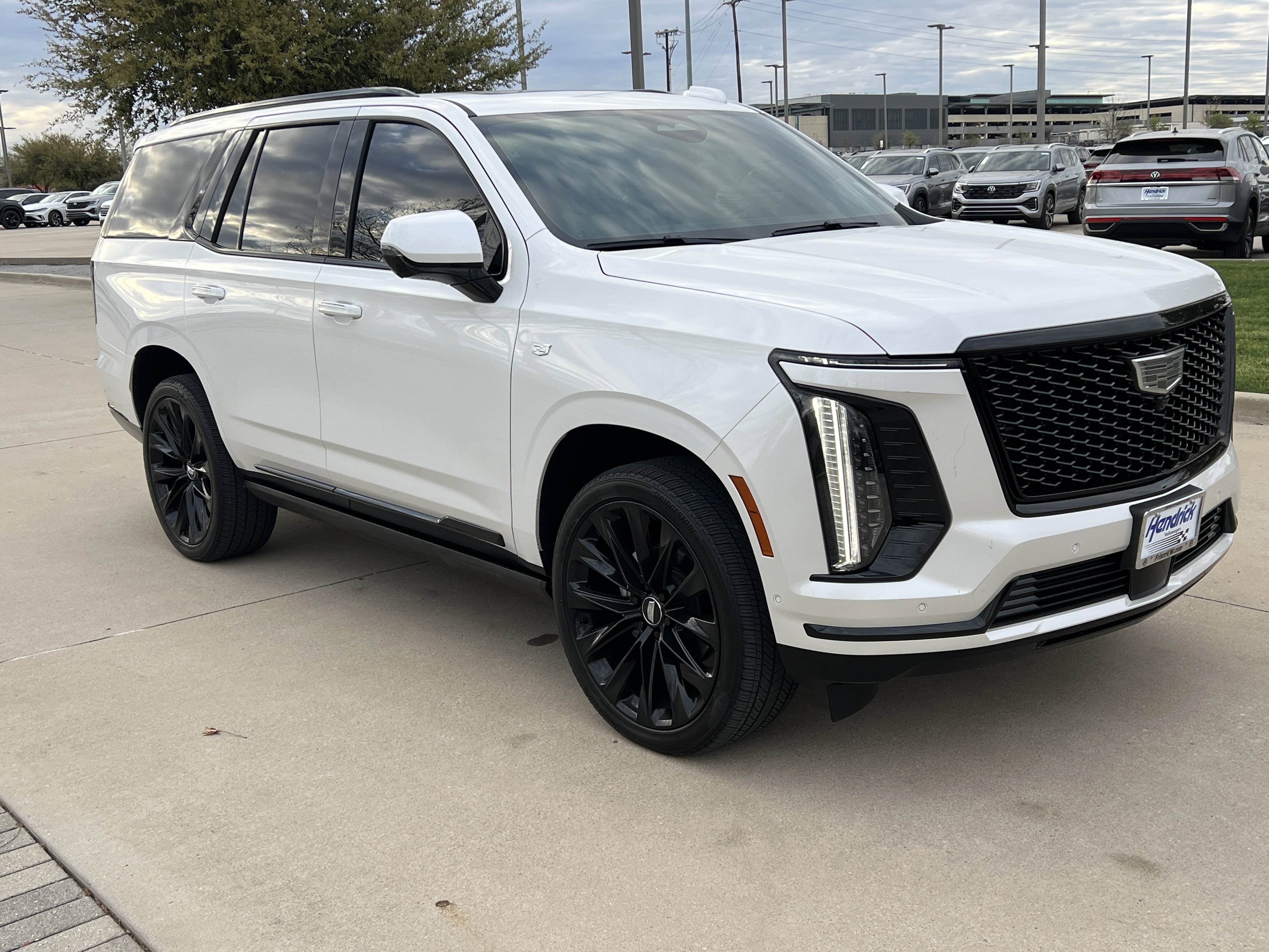 Used 2025 Cadillac Escalade Sport Platinum w/ LPO, ONYX Package AWD/4WD image 2