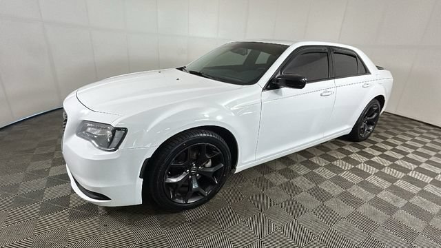 Used 2021 Chrysler 300 Touring w/ Sport Appearance Package RWD image 6