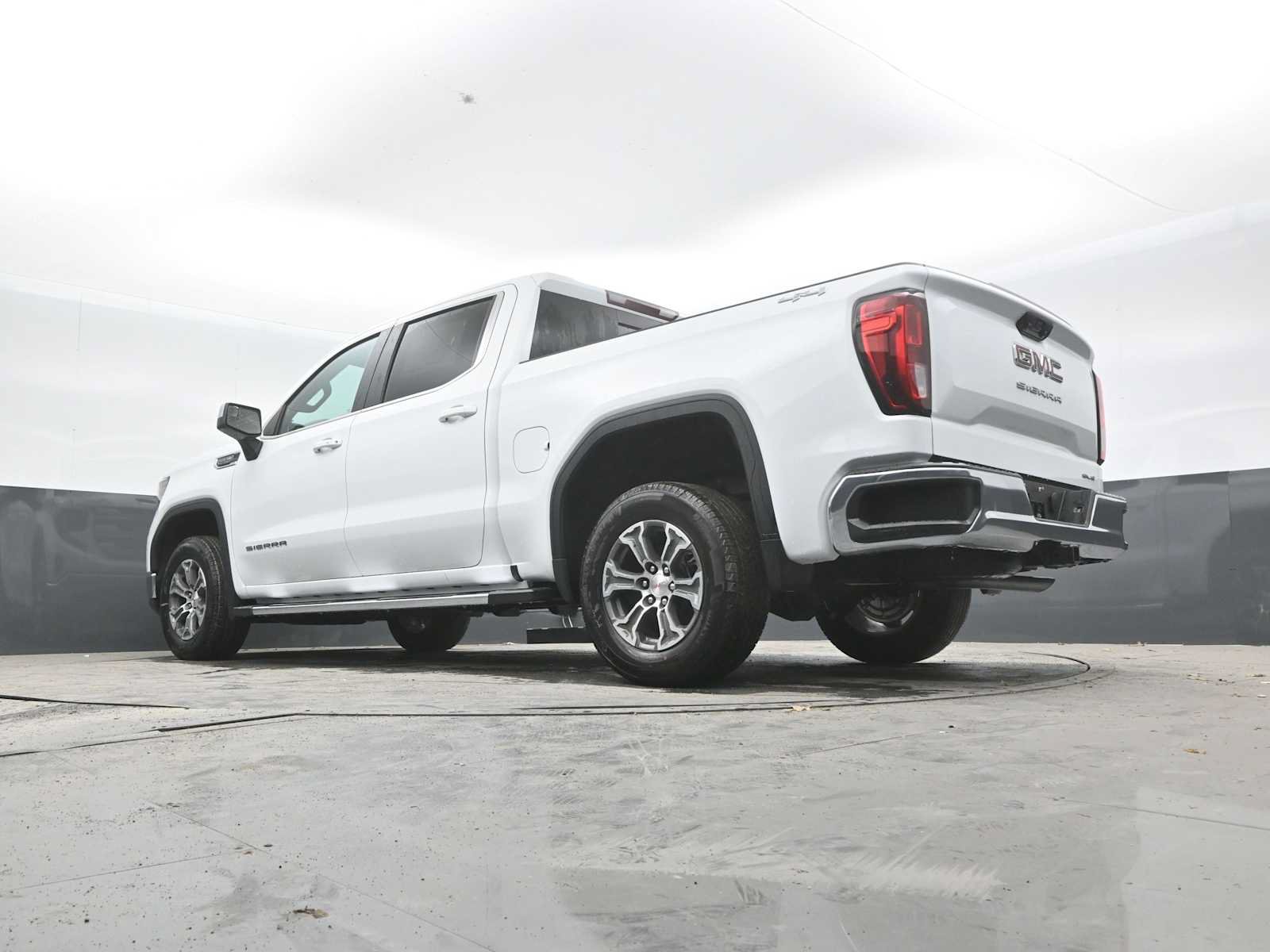 New 2026 GMC Sierra 1500 SLE w/ Preferred Package AWD/4WD image 38