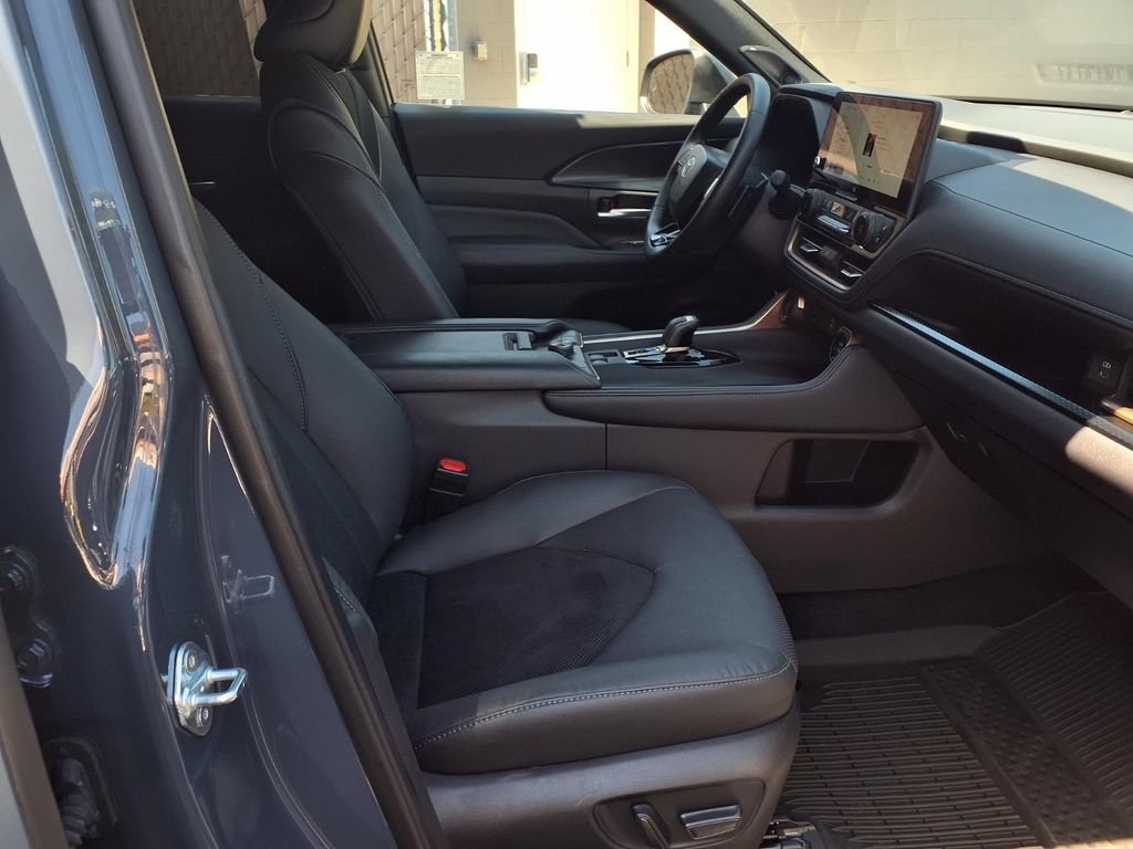 Certified 2025 Toyota Grand Highlander AWD Hybrid image 31