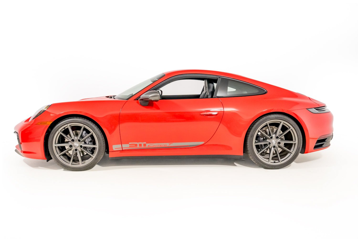 Used 2024 Porsche 911 Carrera T RWD image 3