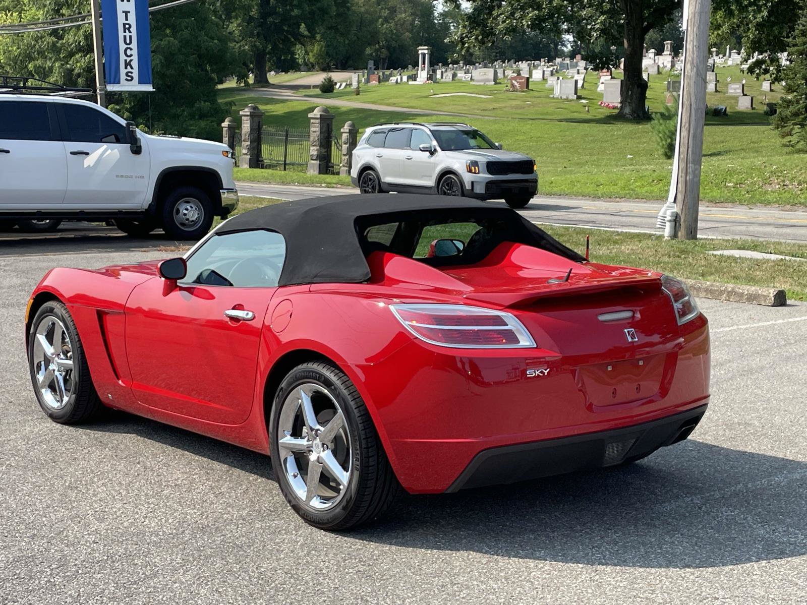 Used 2008 Saturn Sky w/ Premium Trim Package RWD image 5
