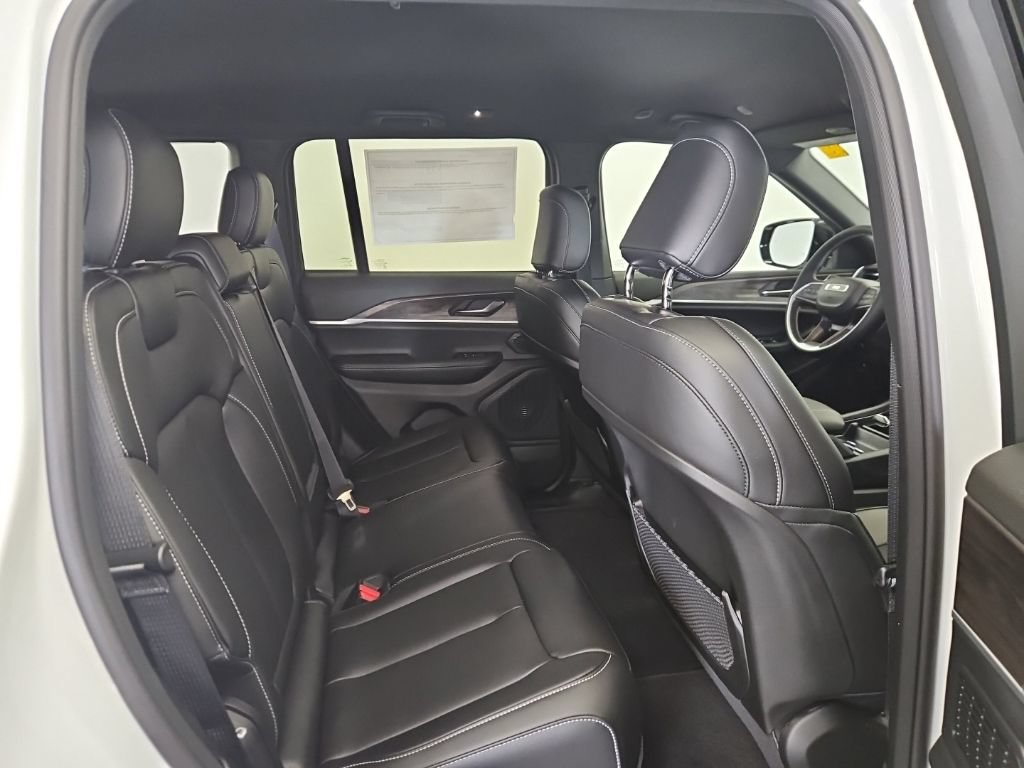 New 2026 Jeep Grand Cherokee Limited AWD/4WD image 8
