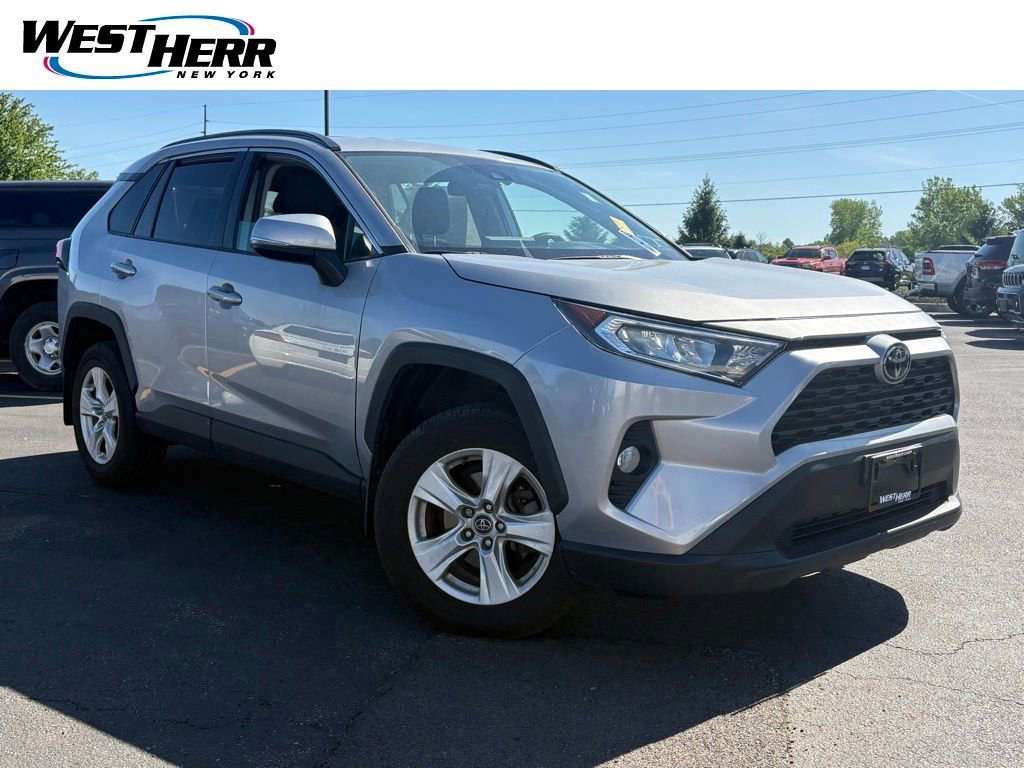 Used 2021 Toyota RAV4 XLE AWD/4WD image 1